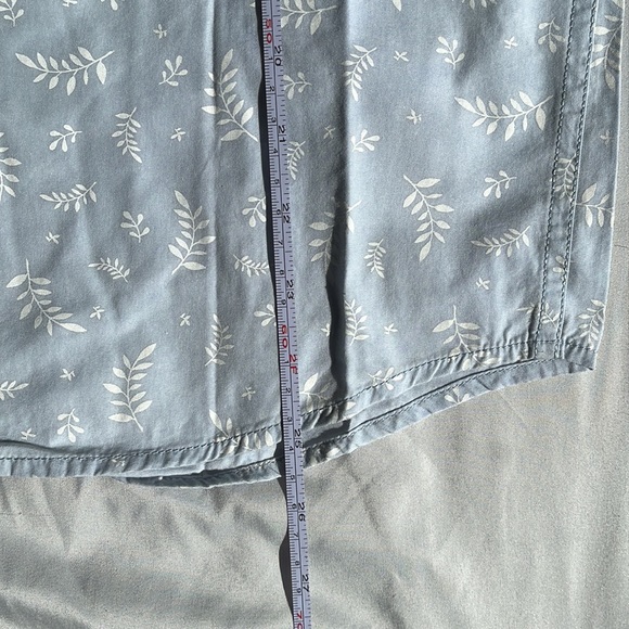 4 button down shirts - Picture 8 of 8